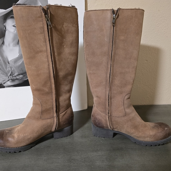 Ugg boots, size 7, brown, suede material - Picture 2 of 6